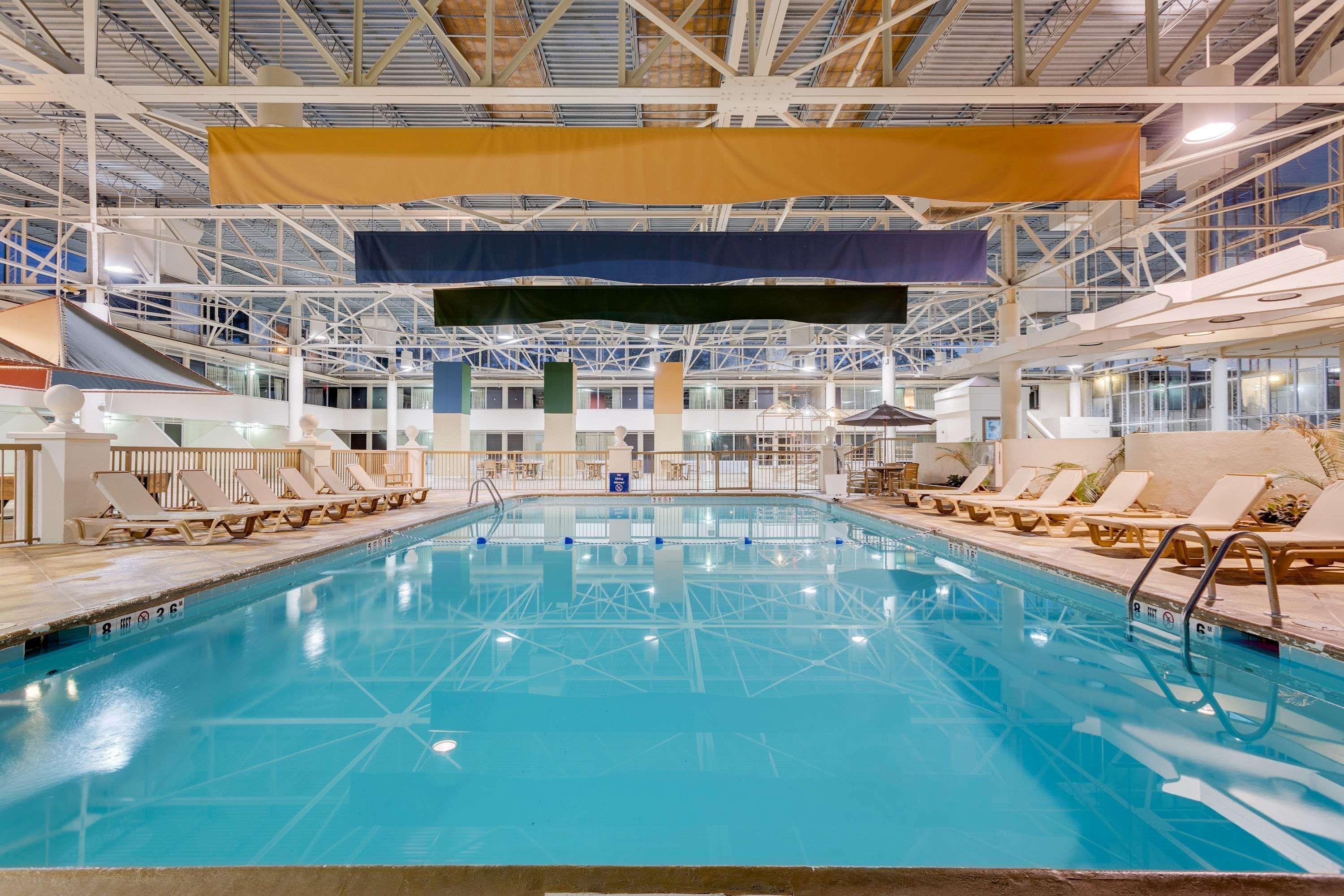 Days Inn By Wyndham Montgomery Near Aum Екстериор снимка