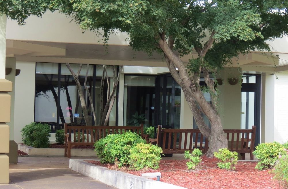 Days Inn By Wyndham Montgomery Near Aum Екстериор снимка