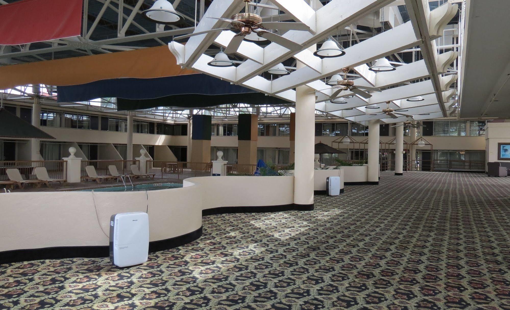 Days Inn By Wyndham Montgomery Near Aum Екстериор снимка